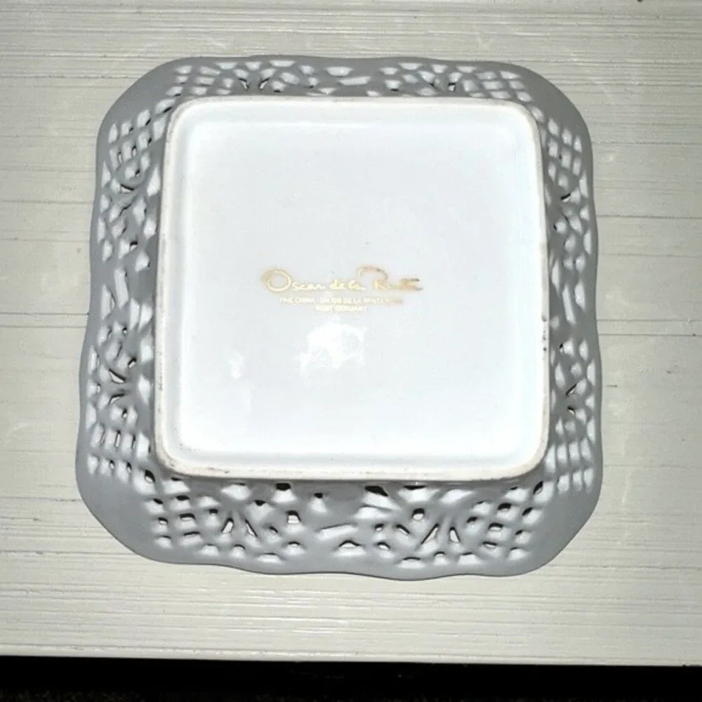 Oscar De La Renta Fine China Dish UH 106-Rose  Bone White Pink Rose Gold Trim